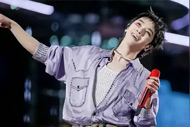 一场音乐会后，33岁的“音乐鬼才”华晨宇，彻底跌落神坛图片