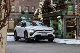 凡尔赛C5 X：起售价14万出头，油耗不到6个！这车比雅阁回头率高图片