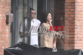 黄晓明曝恋爱实锤！带小11岁绯闻女友工作，女方打扮性感撞脸baby图片