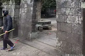 建在火山岩浆上的古村落海口三卿村,全是火山石建造的古村图片