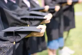 学历决定了你的另一半，就是如此现实图片