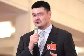 韩德君为何情绪失控？4大因素影响到他，恐将会被姚明追加处罚图片