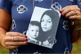 女子在越战时期与美国士兵生下女儿，44年后母女终于找到彼此图片