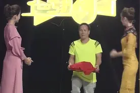 广西小伙捡到一坨粪石，专家闻过后直呼真香，据说每克卖到3000元图片