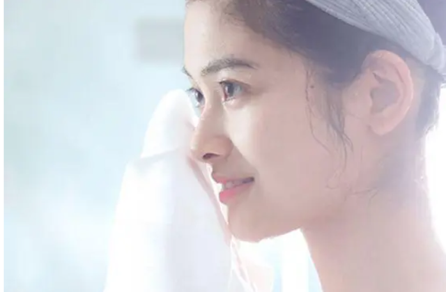 洗面奶不一定非要选贵的，这几款清洁+卸妆一步到位，好用还不贵