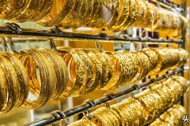 金价连续大跌，银行却暂停贵金属交易，这事另有蹊跷图片
