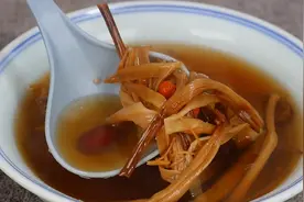 爷爷常喝的养生配方，长寿秘诀原来是这碗汤，睡眠充足精神好图片