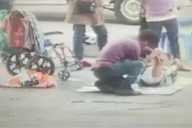 残疾男孩被脱裤子后当街乞讨？官方回应来了图片
