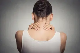 脖子和腋下的“小肉粒”是什么？可以用手直接揪掉吗？建议了解下图片