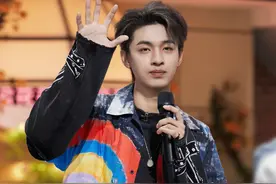 德云社演员秦霄贤录节目受伤被救护车接走，本人发文报平安，节目组回应：事发后第一时间将他送医院治疗图片