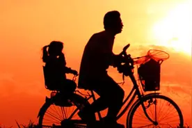 真正的孝顺，不是对父母百依百顺，而是管好自己图片