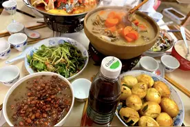 江西一家19口的年夜饭，卖相不好但都是幸福的味道，回家过年真好图片