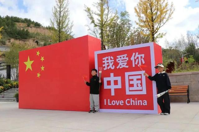 娄烦高君宇故居纪念馆红旅文化节精彩纷呈，游客乐享假日好时光