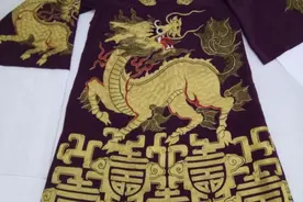 郭德纲为郭麒麟庆26岁生日！送金纹蟒袍有寓意，曾多次明示对方送图片