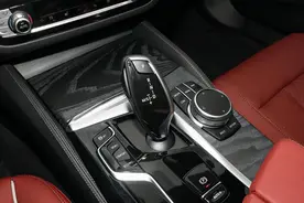 一辆2.0T的宝马530Li，一年花销有多少？网友：全款合适图片