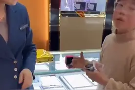 9岁男孩用1500元压岁钱给妈妈买金戒指，妈妈：他还给奶奶买了银镯子，感觉既惊喜又欣慰图片