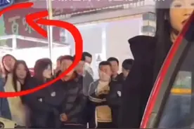 精神小妹打人事件后续：眼镜女并不无辜，用一张照片证实图片