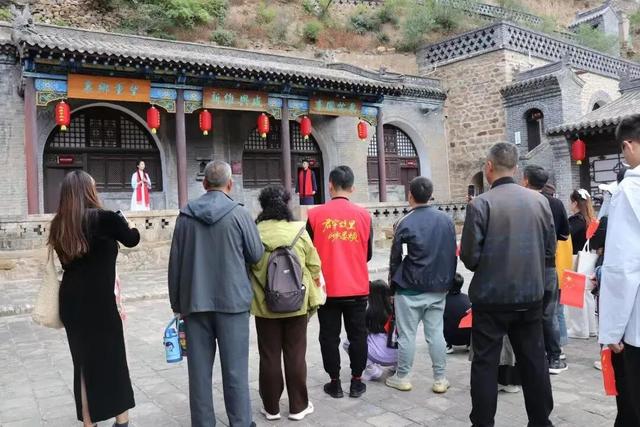 娄烦高君宇故居纪念馆红旅文化节精彩纷呈，游客乐享假日好时光