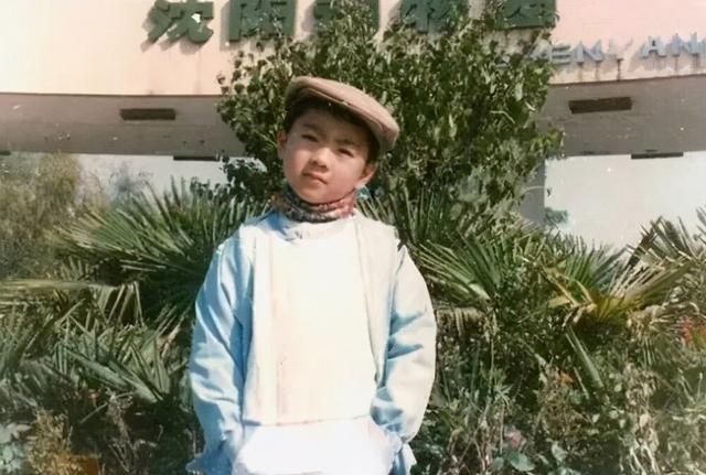 郎朗：3岁学钢琴，17岁成名，同刘亦菲传过绯闻，终娶小12岁娇妻