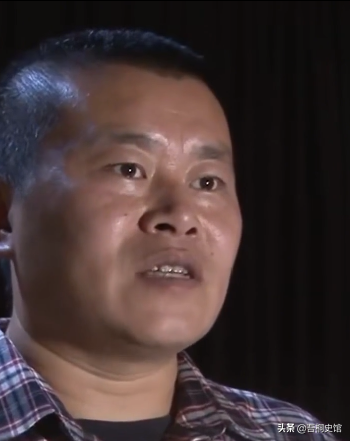 大巴车司机章双林，遇乘客露出诡异笑容，仅凭直觉感到危险要发生