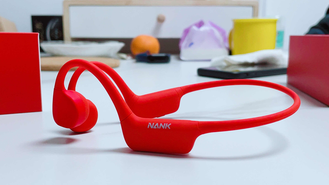 支持无线充电，15区分压佩戴更舒适，南卡NEO骨传导耳机体验