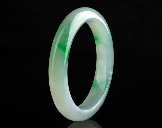 1万和1000万的翡翠手镯,价格到底差在哪里?