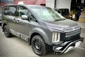 大量三菱得利卡到港，化身硬派埃尔法，2.2T柴油+8AT，气场庞大图片