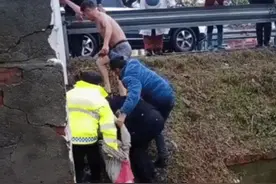 【我为群众办实事】生死瞬间，他毫不犹豫跳入水中图片