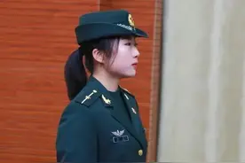 军官职业化之后，为何军校本科毕业后，要从“少尉”开始呢？图片