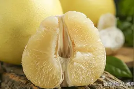 现在才知道，柚子不能随便吃，为了健康，建议这6类人，尽量少吃图片