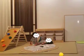 又一个“抠搜”妙招：不要的凉席别扔，铺客厅当地毯，凉快又便宜图片