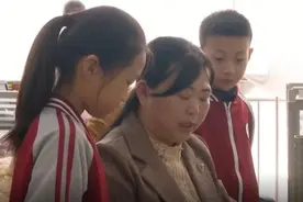 暖心！匿名资助自己十年的好心人竟是当年的小学老师图片
