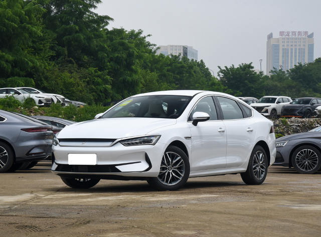 10万左右的车，五菱星辰到底怎么样？空间大、油耗低，还提供混动