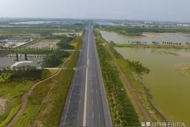 自驾游东营滨海大道，红滩湿地上越野赶海，航拍神奇的潮汐树图片