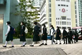 跨过深圳河去香港上学：三年网课，多次隔离，隔河遥望深圳的家，家长合作轮流“值班”陪读图片