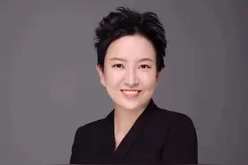 化疗70次，女子与乳腺癌搏斗四年，笑把肿瘤当“宠物”，太励志了图片