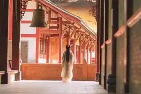 俗话说：一人不进庙、二人不看井、三人不抱树，你知道什么意思吗图片