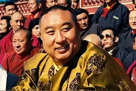 十世班禅圆寂前后：遗容朝北，塔体用614公斤黄金，2万多颗玛瑙图片