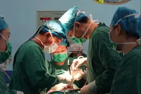 车祸遭遇严重颌面骨折，专家妙手恢复容颜图片