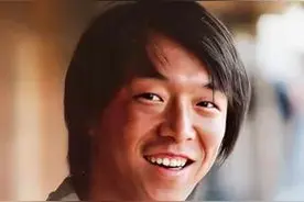 黄渤：娶相恋13年的女友小欧，婚后育两女，结婚15年仍幸福如初图片