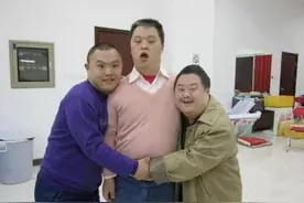 神奇的“模样病”全世界得这个病的人无论男女老少都长的一样的脸图片