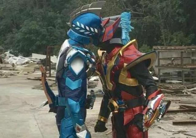 铠甲勇士中红色召唤人，都是掌控火焰的铠甲？