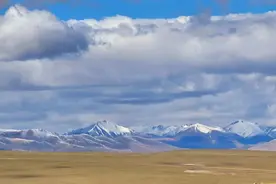 连接新疆与西藏的216国道已投入使用图片