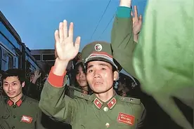 84年昆明军区拿下两山战役胜利，半年后收到消息：与成都军区合并图片