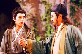 令狐冲练成独孤九剑，为何打不过东方不败？原著早有暗示：没学全图片