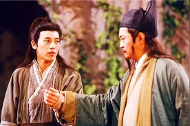 令狐冲练成独孤九剑，为何打不过东方不败？原著早有暗示：没学全图片
