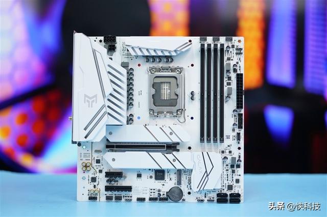 ǧԪ��������Ӱ��B760������ʦD5 Wi-Fi�׽������:13600K��Ѫ����