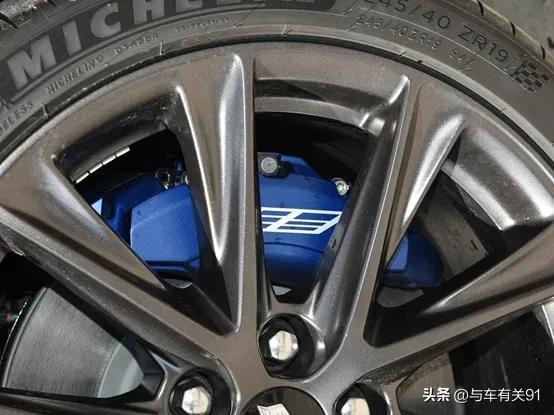 中型豪华轿车之争：为什么凯迪拉克CT5豪华型比奥迪A4L更值得购买