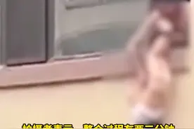 女童因在房间内小便，被爸爸倒挂窗外责罚，妇联：已介入调查，对孩子进行心理安慰，批评教育了家长图片