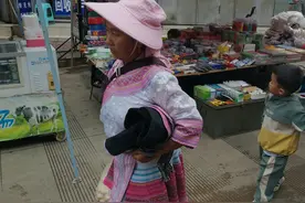 滇桂骑游——个旧市鸡街镇赶集图片